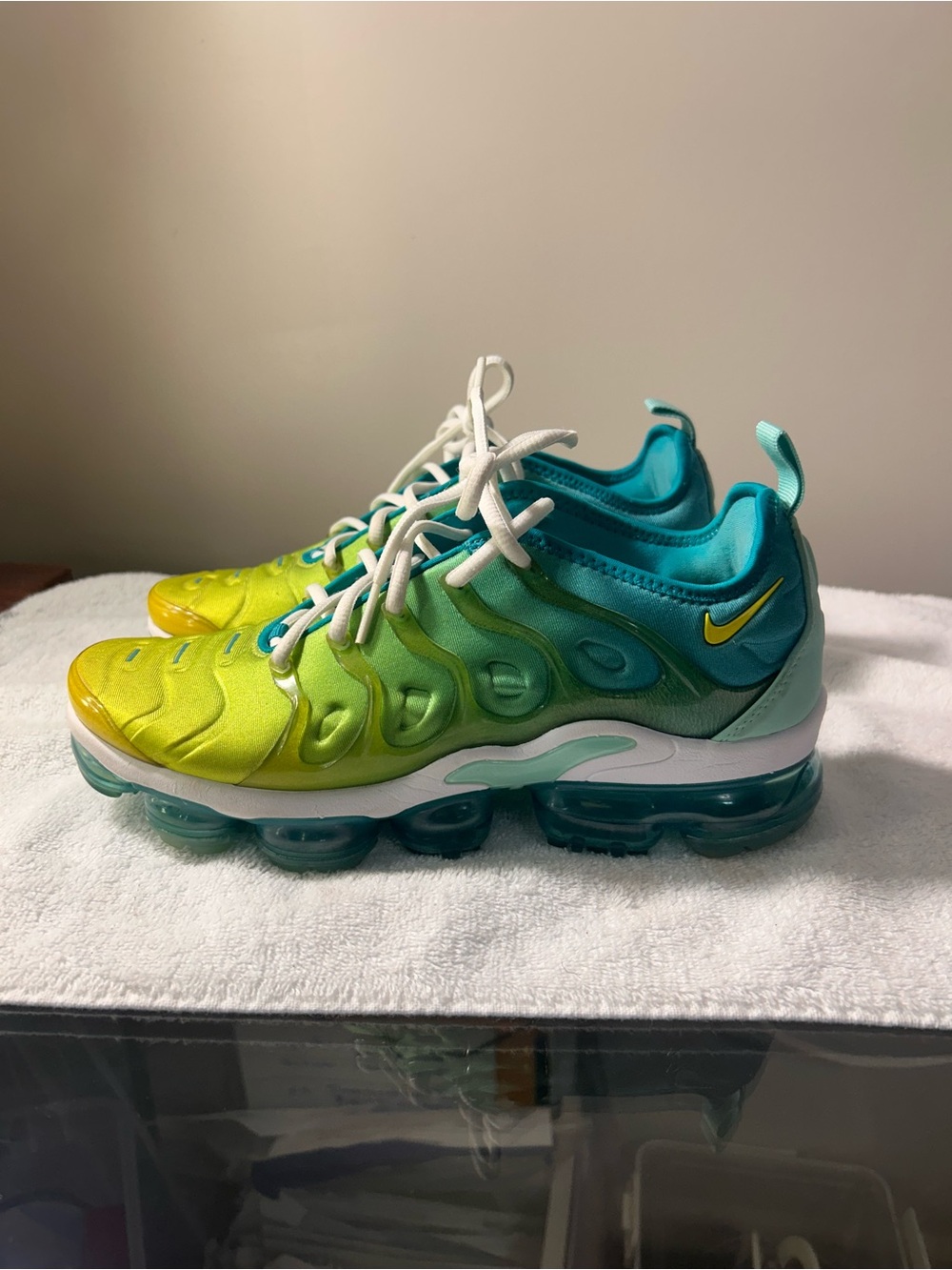 Like New! Nike womens Gradient Lime & Teal Air VaporMax Sneakers 9.5